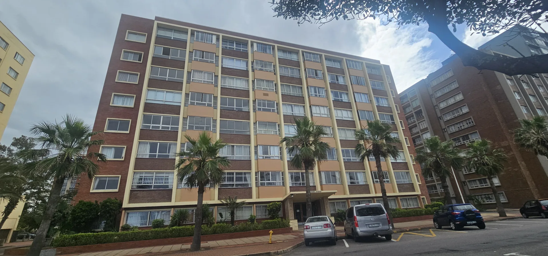 Frontline Living | Goldenmile Apartment
